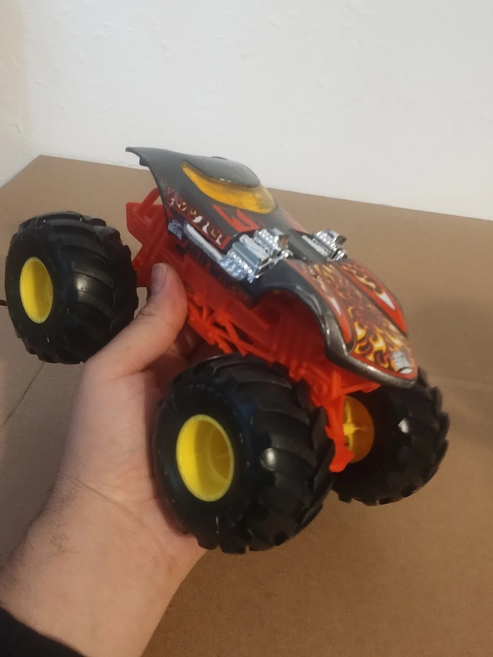 Hot Wheels - Monster Trucks Oversized (Twin Mill) / Toys some scratches